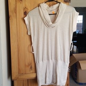 Short sleeve sweater top